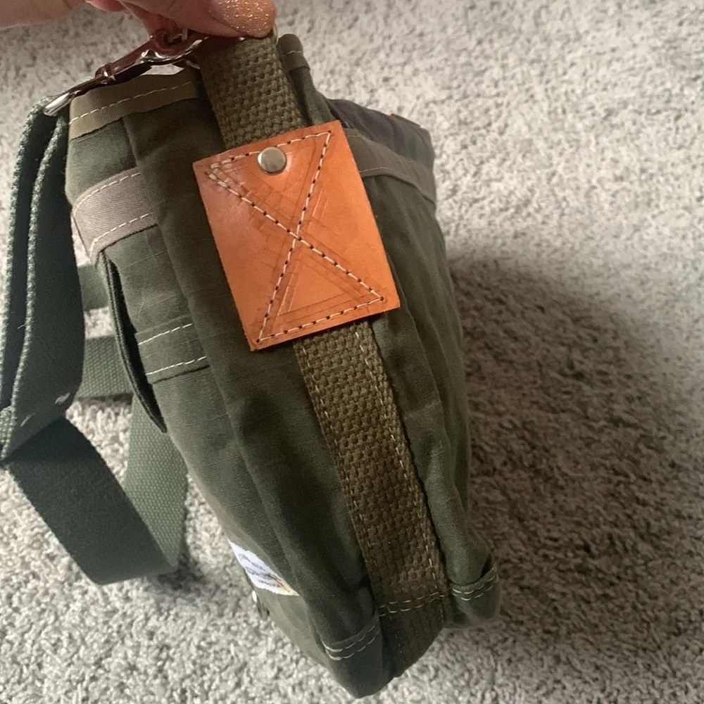 Alex M. Lynch Messenger Crossbody
